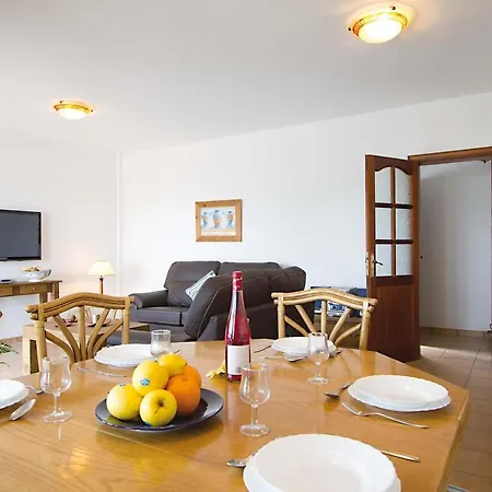 Villa Sleeps 6 Air Con Wifi *