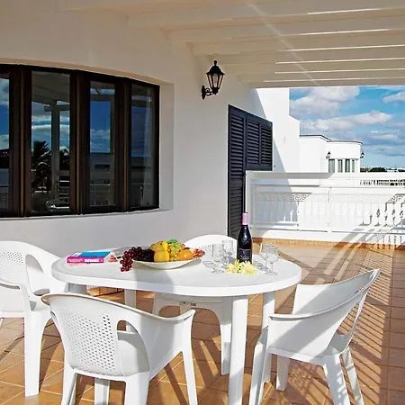 Villa Sleeps 6 Air Con Wifi