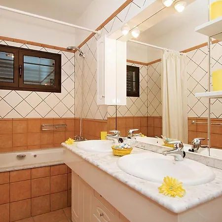 Sleeps 6 Air Con Wifi Villa *